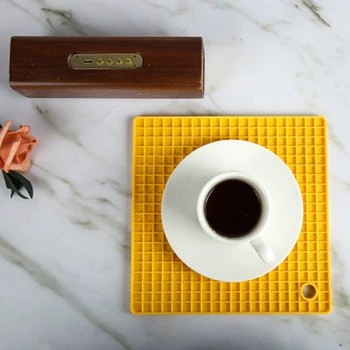 

4Pcs Silicone Table Mat Durable Anti-Scald Household Food Grade Table Mat Simple Multifunctional Office Kitchen Dining