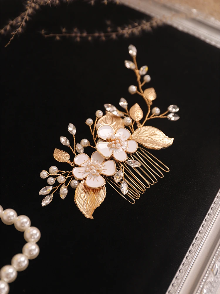 Vintage Gold Flower Leaves Bridal Hair Comb Chic Noble Women Ornaments Bride Headwear Wedding Hair Accessories