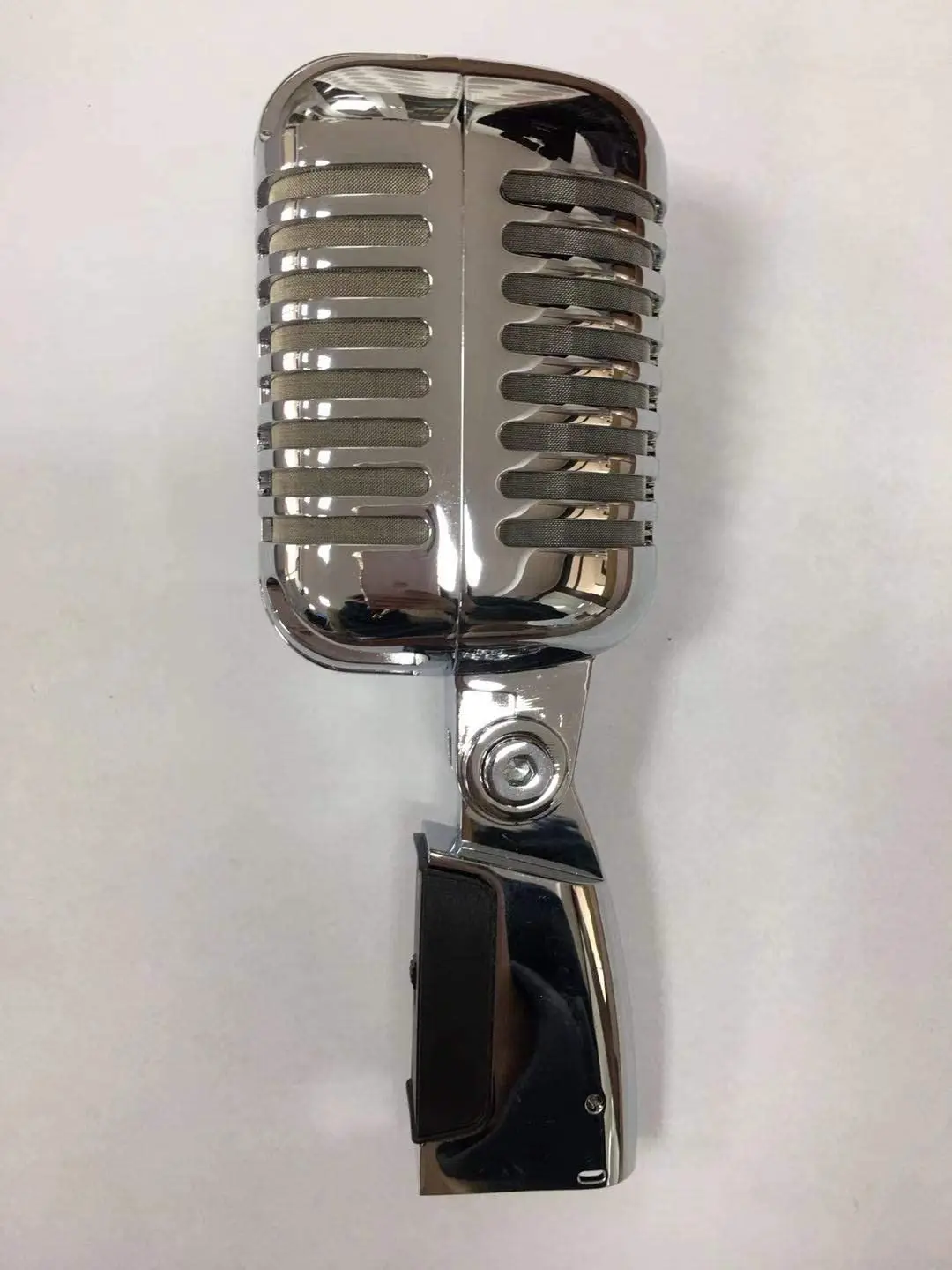 

Dynamic Cardioid Classic Microphone in Retro Design with XLR for Professional Studio Recording, Vocals, Stage, Broadcasting