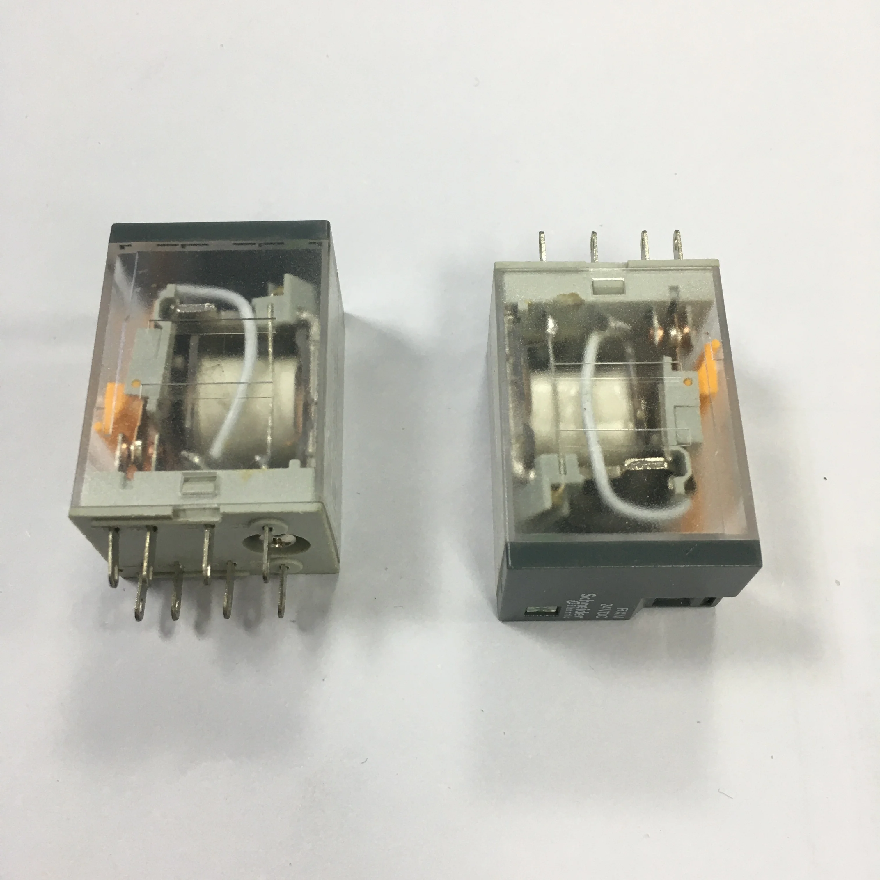 Новое и оригинальное реле Schneider 5 шт./лот RXM2LB2BD RXM2LB2P7 RXM2LB2B7 RXZE1M2C 2CO 5A 24VDC 24VAC 230VAC