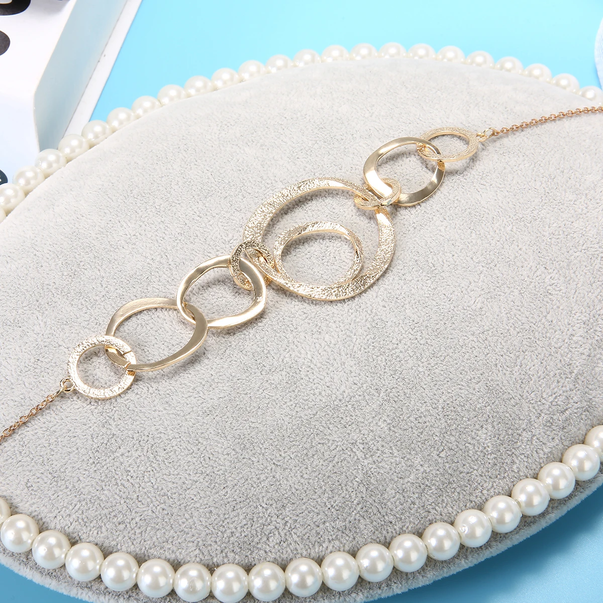 Fashion Charms Women Metal Large Round Circle Statement Pendant Necklace Geometric Exaggerated Gold Punk Necklace Party Jewelry