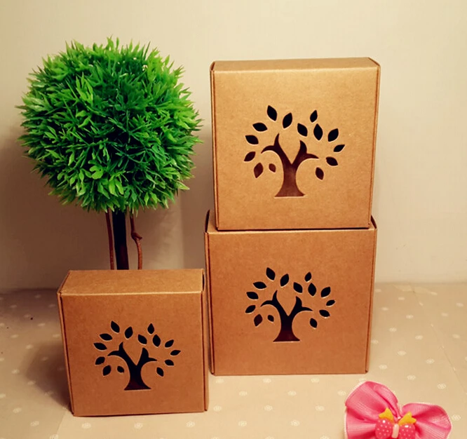 

Size:7.5*7.5*3cm,Kraft cardboard candy chocolate box , cheap kraft craft box with tree window , kraft gift box packing