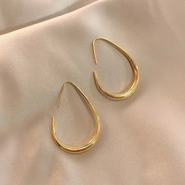 2021New Trendy Goldon Metal Oval Hoop Earrings For Women Korean Fashion Lady Party Luxury Drop Earrings Girl's Daily Accessories EH139