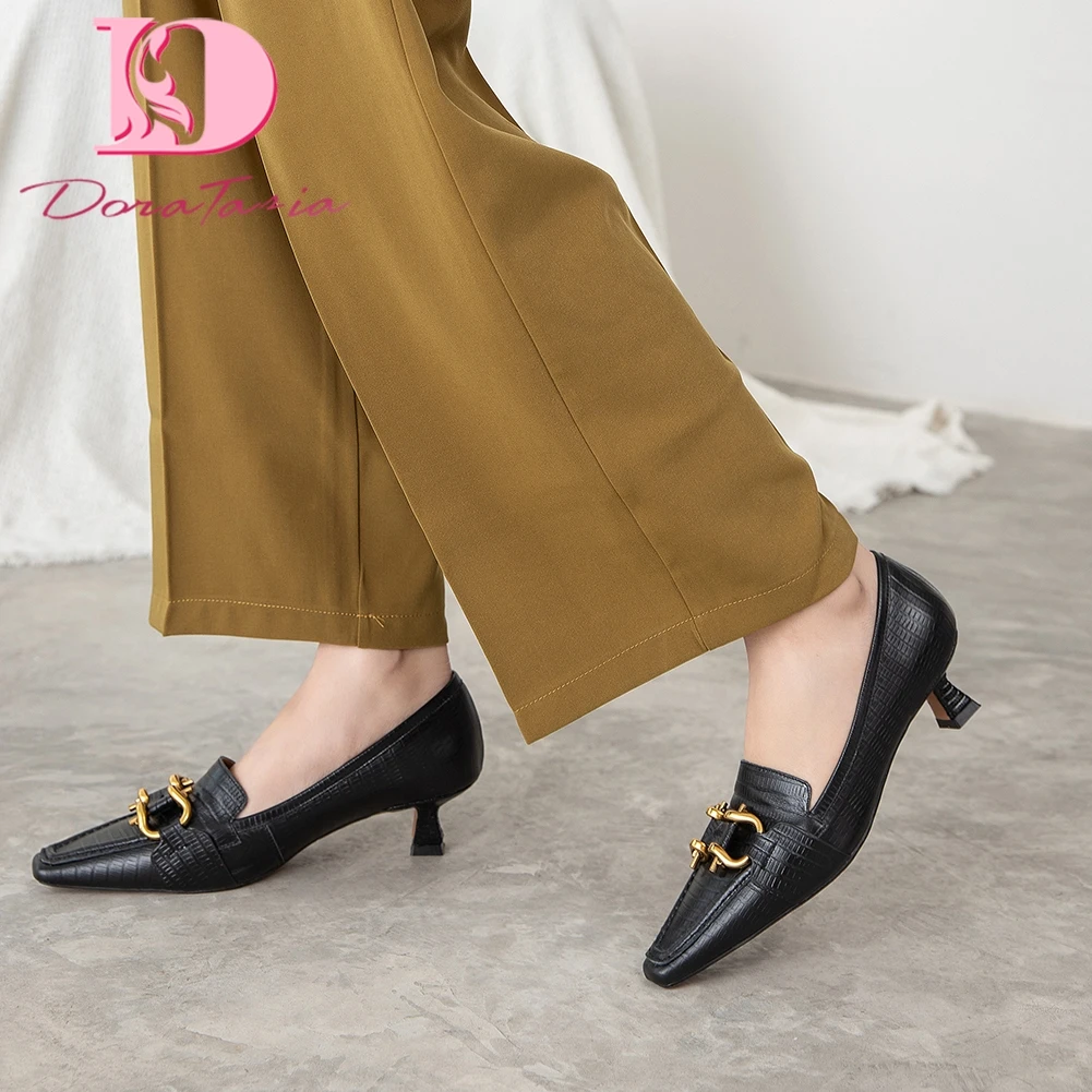 

Doratasia Hot New Design Genuine Leather Concise Pumps Woman Shoes Metal Decoration slip on Office Lady Pumps Women Shoes