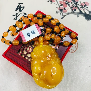 

Zhe Ru natural beeswax brown yellow unicorn pendant with bead rope necklace beautiful men and women sweater chain