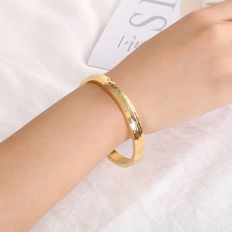 Female Korean Bride Titanium Steel Bracelet Personalized Striped Fashion Female Bracelet Holiday Gifts.