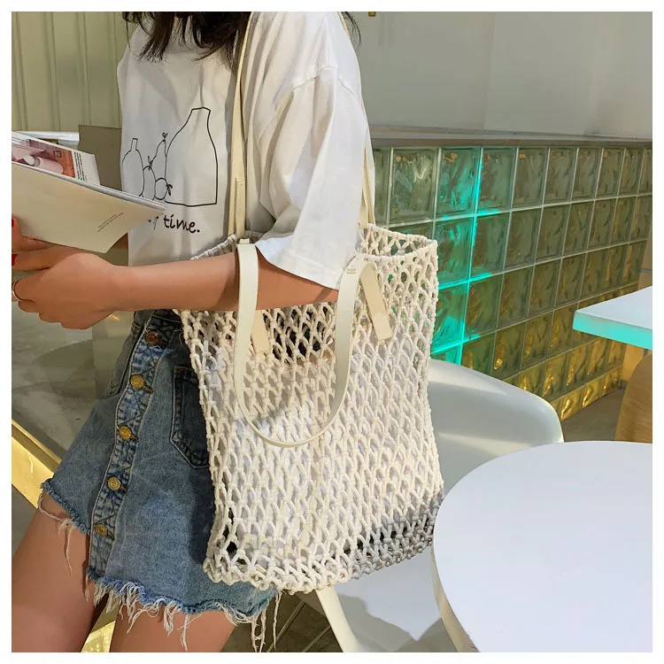 

Korean version of straw handbag hollow woven bag Joker shoulder bag holiday beach steamed stuffed bun mother bag women's bag