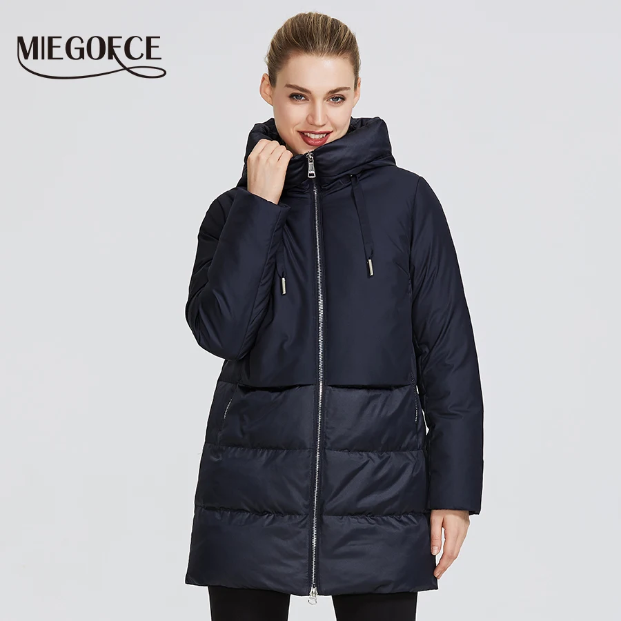 Baratos Chaqueta abrigada de invierno miegfce 2019 para mujer y ofrece un abrigo deportivo clásico con capucha y cuello resistente al viento