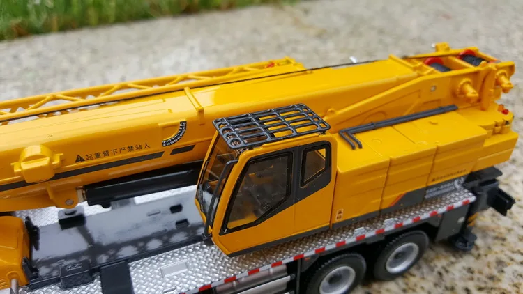 Завод 1:50 литой LIUGONG TC750C5 75 тонн модель крана для продажи