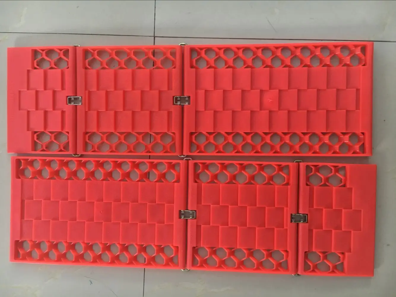 Manufacturers Wholesale a Large Amount Foldable Car Snowfield Rescue Board Car Portable Slip-proof Pad Tire Slip Mat