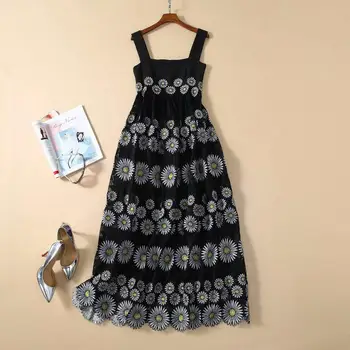 

Spring 2020 for European and American women's wear Condole belt Chrysanthemum embroidery Fashionable lace dress