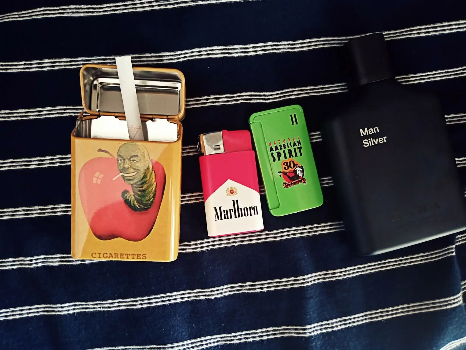 パルプフィクションミアレッドアップルタバコティンプレートメタル