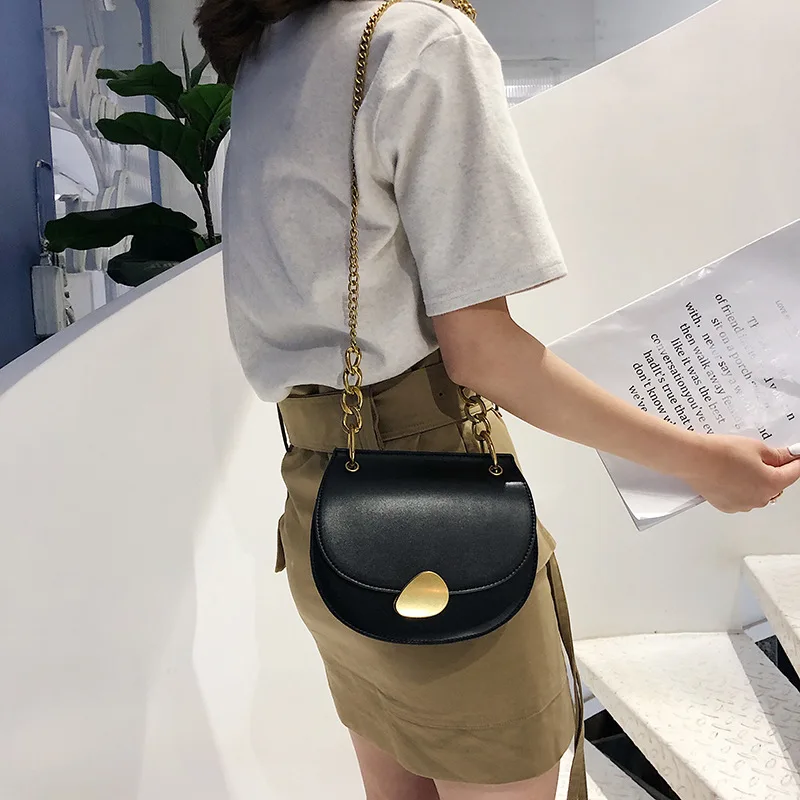 

2019 new tide semicircle net red bag simple fashion chain shoulder Messenger bag