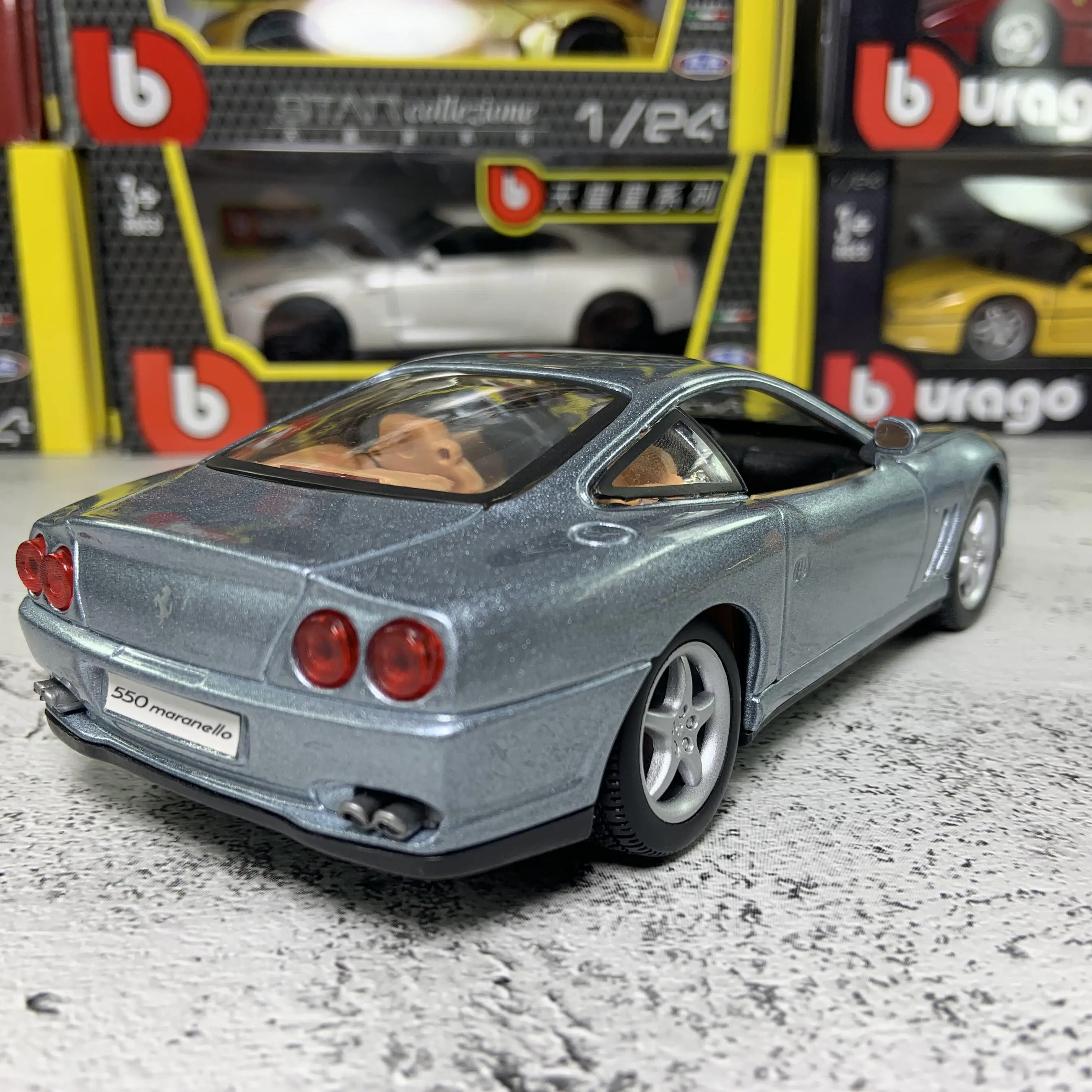 Bburago 1:24 Ferrari 550 серая модель автомобиля литье под давлением Металлическая Модель Детская игрушка бойфренд подарок имитация сплава автомобиль коллекция