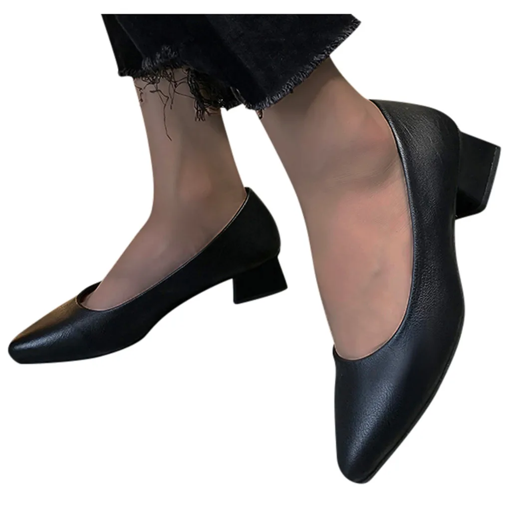 Модные женские туфли-лодочки; кожаные туфли-лодочки на низком массивном каблуке; Женские однотонные повседневные туфли-лодочки с острым носком; Цвет Черный; большие размеры