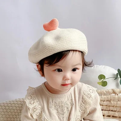 

Шапка-берет для девочек 1-2 лет