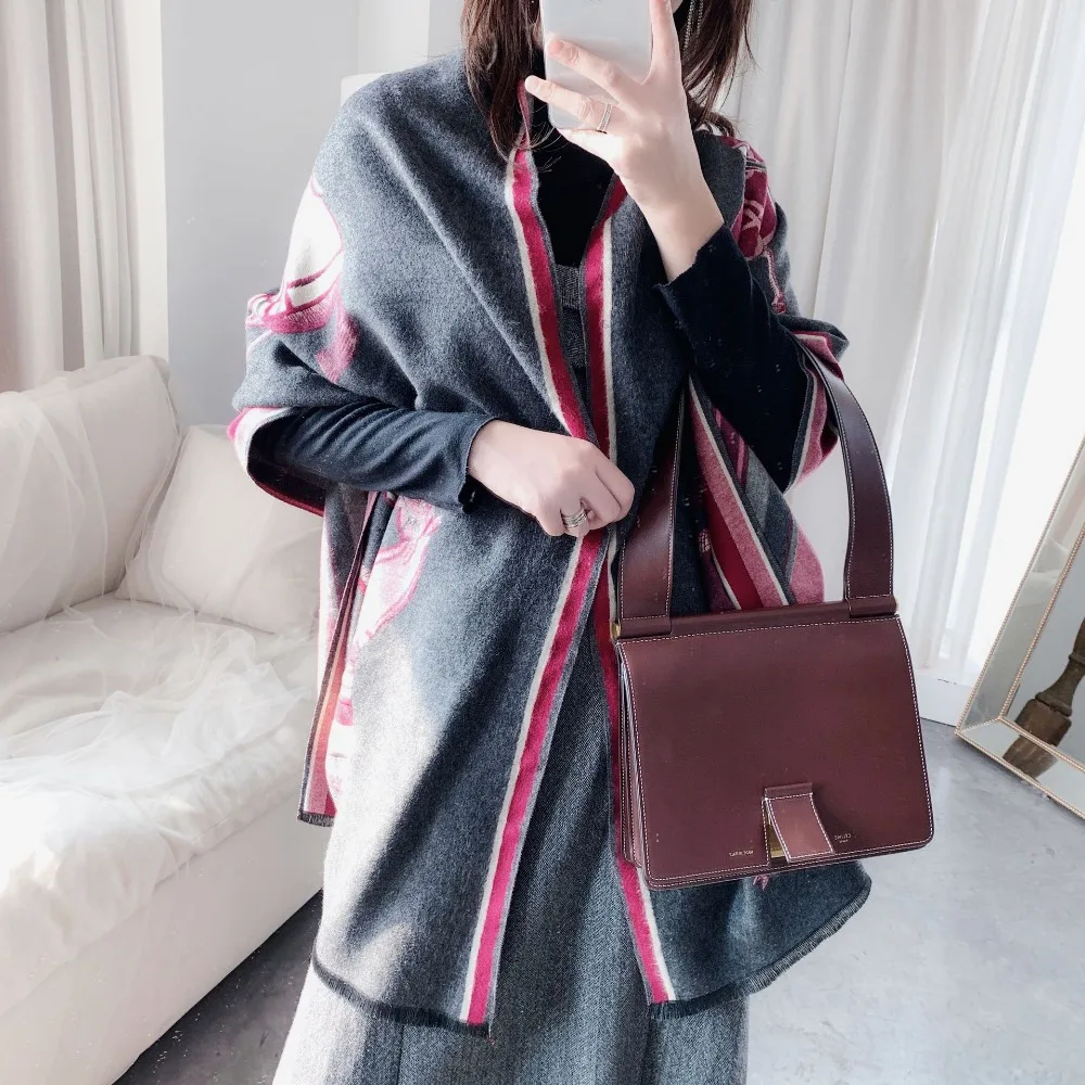 11637853500_2070773686