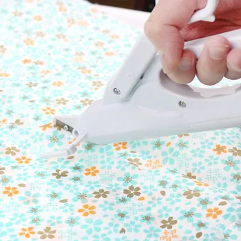 

Handheld Shears Safe Multipurpose Wireless Sewing Tool Portable Cutting Machine Automatic Easy Grip Electric Scissors Plastic