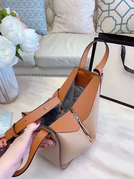 

Luxury leather handbags, high-quality shoulder bags, color matching large-capacity shopping bags