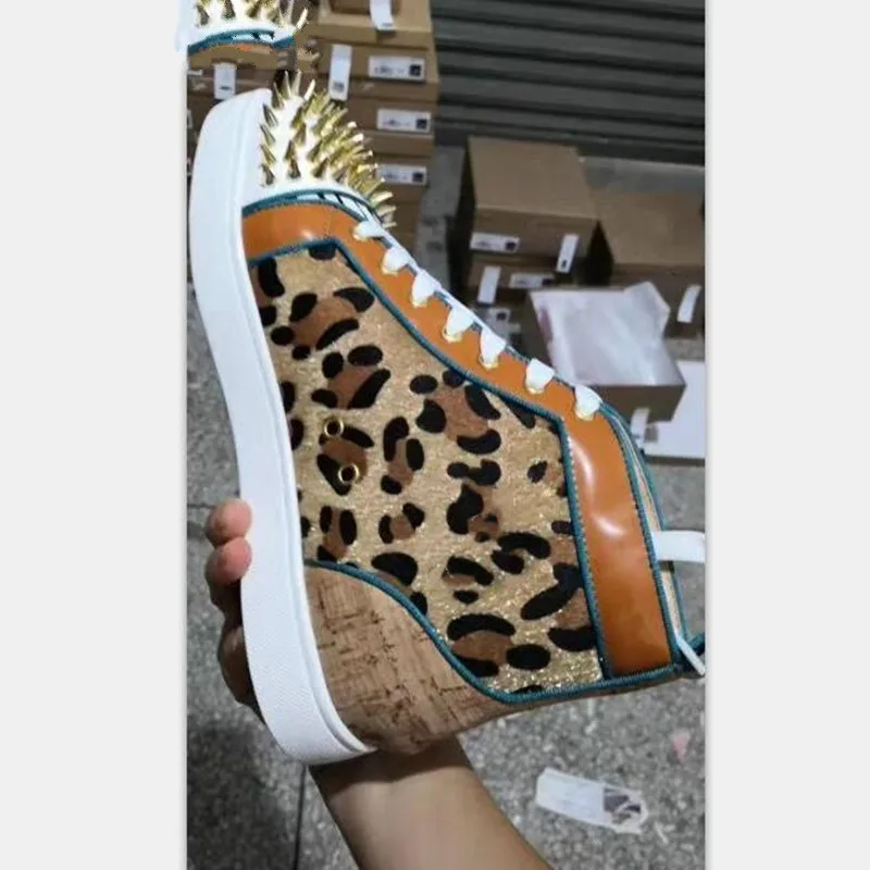 

2019-20 Rhinestones Men's Sneakers Leopard Pattern Spikes Rivets Flats Shoes Men High Top Lace Up Luxury Brand Casual Shoes Male