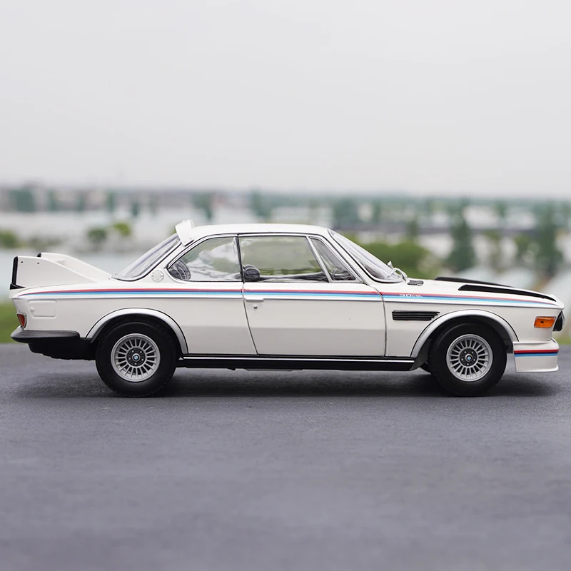 

Модель автомобиля из сплава в масштабе 1:18 CSL25 3,0 1971, коллекционная игрушка для взрослых, сувенирные украшения, демонстрация автомобиля, подарок для мальчика