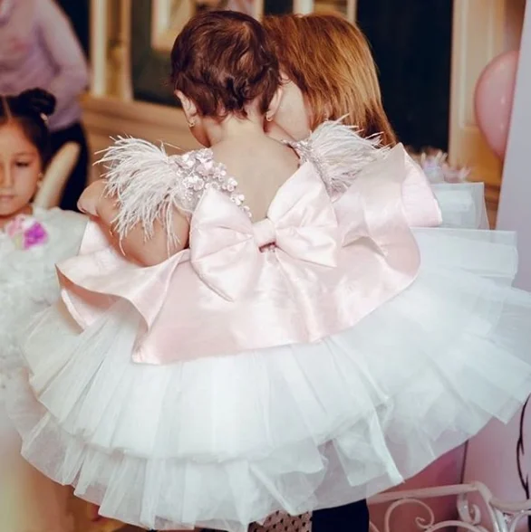 Розовые платья на день рождения для маленьких девочек с рукавами крылышками и
