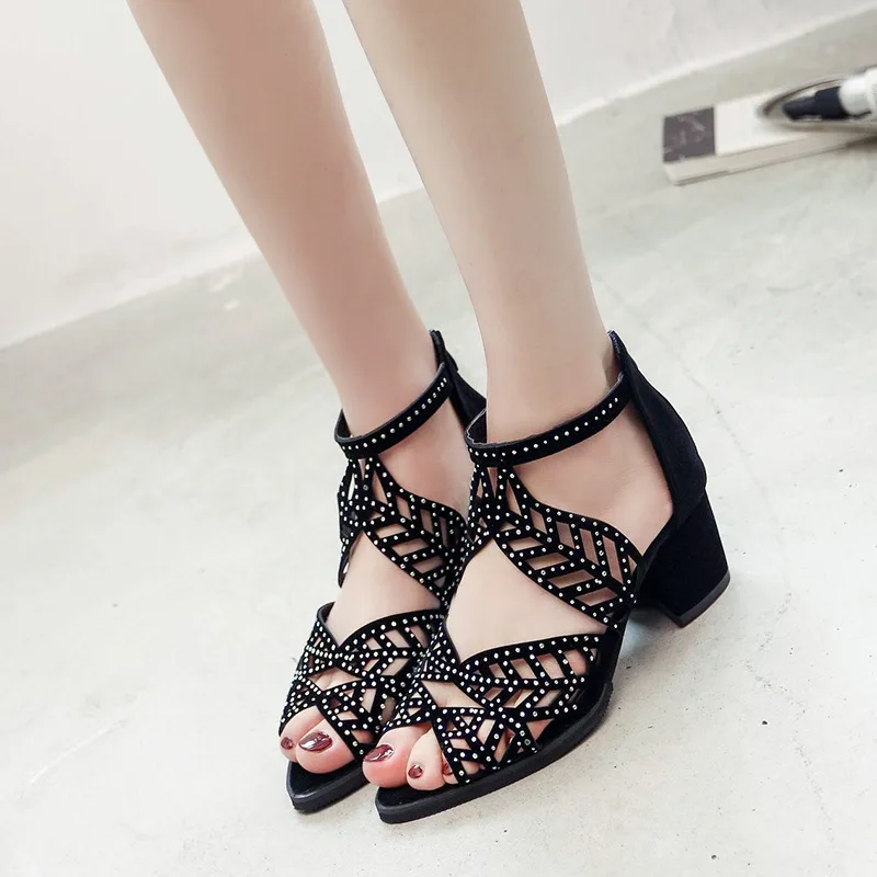 

2020 spring and summer Korean version of the fish heel hollow sandals women's zipper thick heel rhinestone women's shoes large s