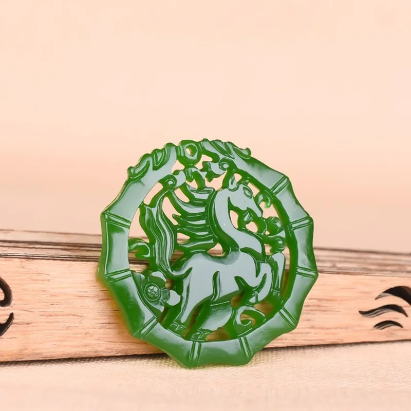 

Ожерелье с подвеской из натуральной зеленой Нефритовой лошади, Китайская бижутерия, двусторонний амулет с вырезами, модный амулет для мужч...