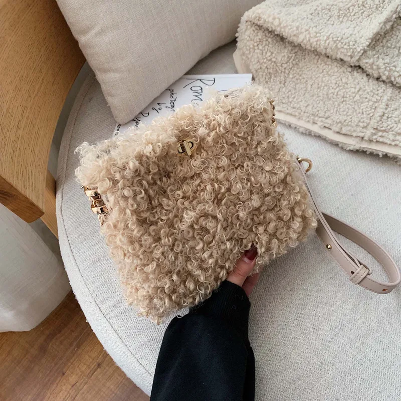 

2019 Autumn & Winter New Style WOMEN'S Bag Trapezoid Shoulder Square Bag Korean Style Oblique Maomao Bag suo kou bao