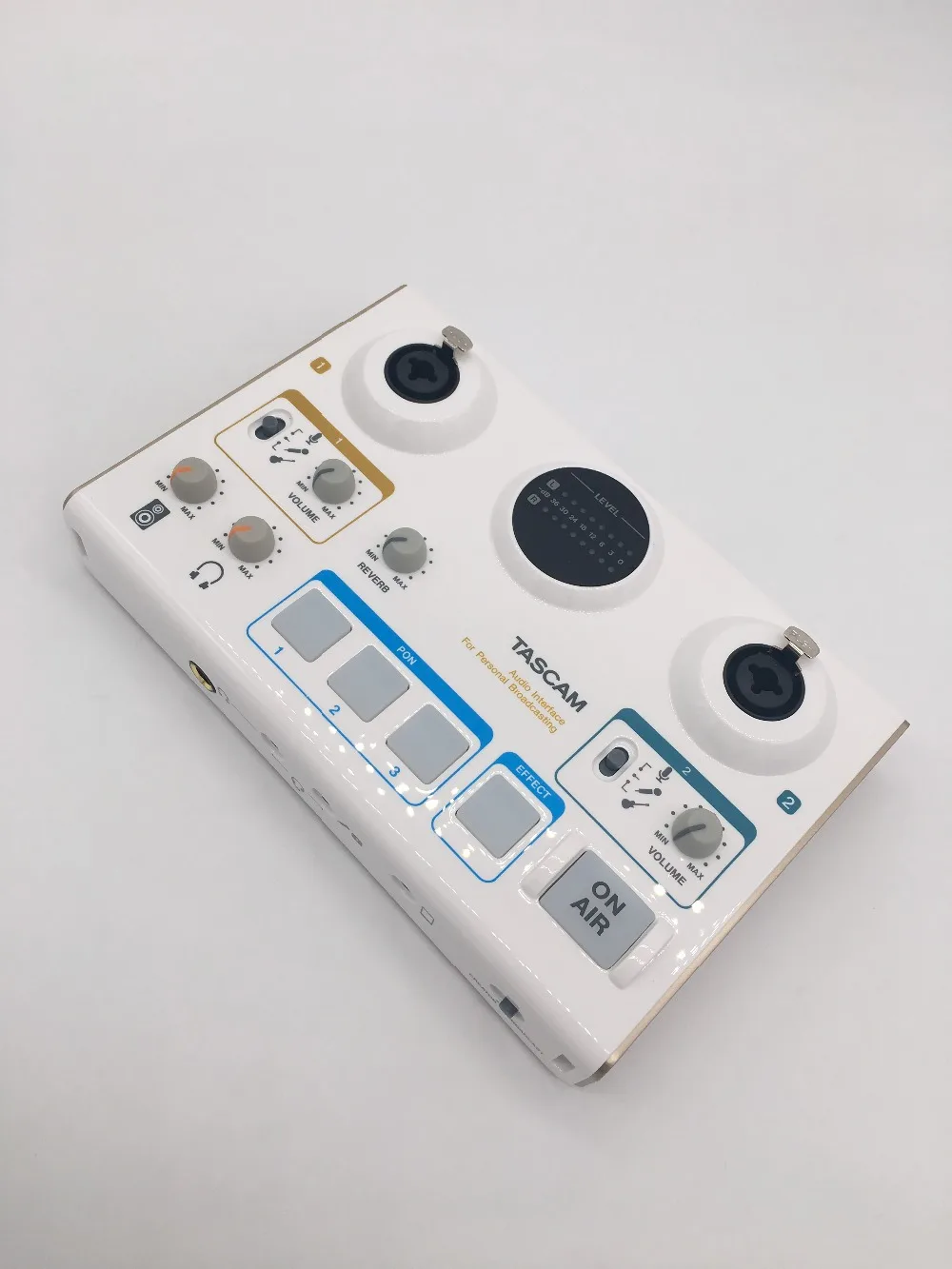 TASCAM MiNiSTUDIO Creator US-42 внешняя звуковая карта USB аудио интерфейс для сетевого вещания и студийной записи