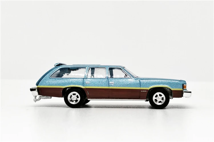 Greenlight 1: 64 Pontiac LeMans Safari Wagon 1977 gladier синий металлик w/Woodgrain без коробки