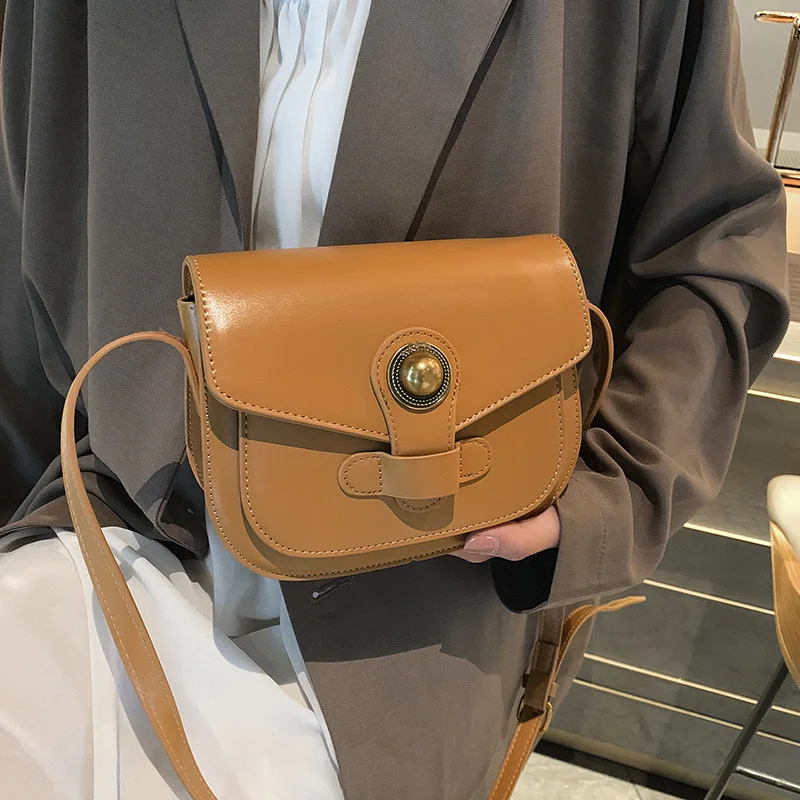 

2019 new metal big buckle saddle bag fashion show single shoulder slant women's bag