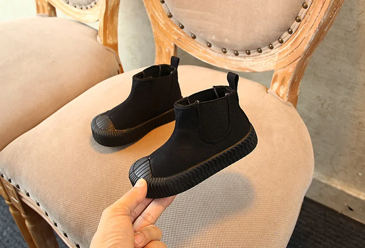 Новые Зимние Детские парусиновые короткие ботинки простые ботинки на шнуровке для мальчиков и девочек модные очень мягкие и удобные ботинки для детей от 2 до 9 лет - Цвет: Черный