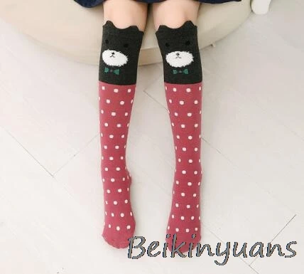 Хлопковые гольфы с героями мультфильмов для девочек на весну, осень и зиму женские короткие носки Длинные гольфы с героями мультфильмов - Цвет: Red black bear