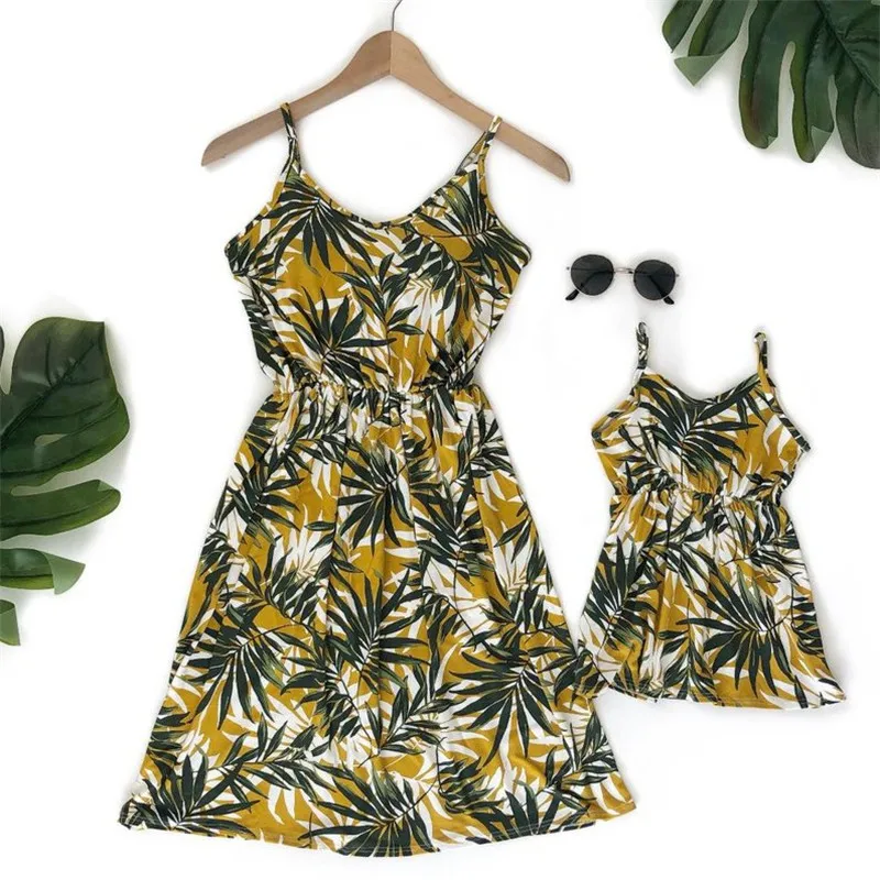 

Mother and Daughter Dresses Family Matching Clothes Women Girls Floral Sundress Elegant Sleeveless Beach Boho Cute Dress Outfits