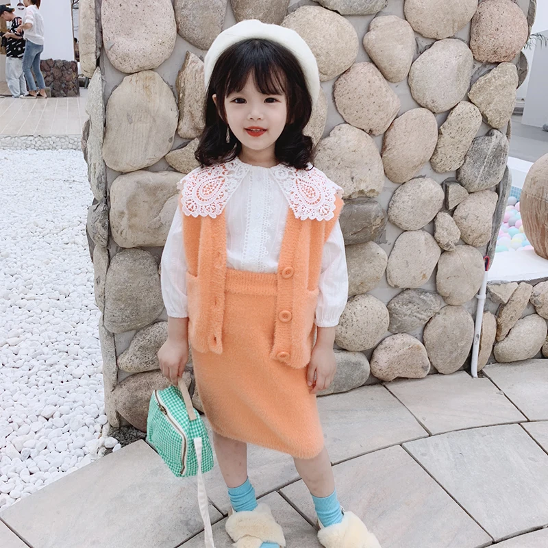 

Girls Yangqi net red suit autumn dress 2019 new baby sweater waistcoat waistcoat half-length skirt two sets