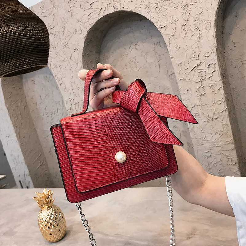 

In the summer of 2019 the new butterfly knot wide shoulder strap single shoulder small square bag oblique satchel bag