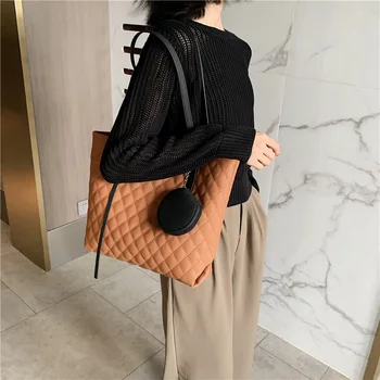 

Unusual Bag Brand Original Design Embroidered Large Capacity Bag 2020 Popular New Fashion Joker Shoulder Bag Tote Bag