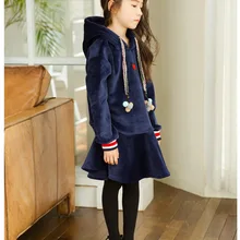 Осенне-зимние модели для маленьких девочек; Новинка; двустороннее платье с капюшоном и принтом «любовь» для девочек; вельветовое плотное платье с капюшоном и изображением лисы