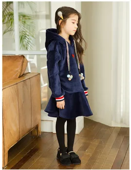

Girls baby autumn and winter models new girls embroidery love double-sided silver fox hooded plus velvet thick dress