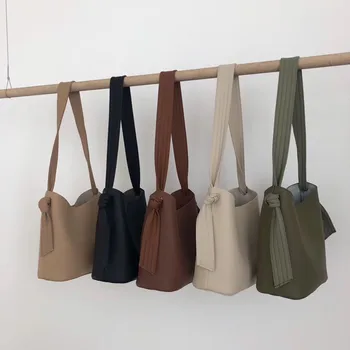 

Luxury women's handbag large capacity spring 2020 new bucket leather shoulder bag tassel bag