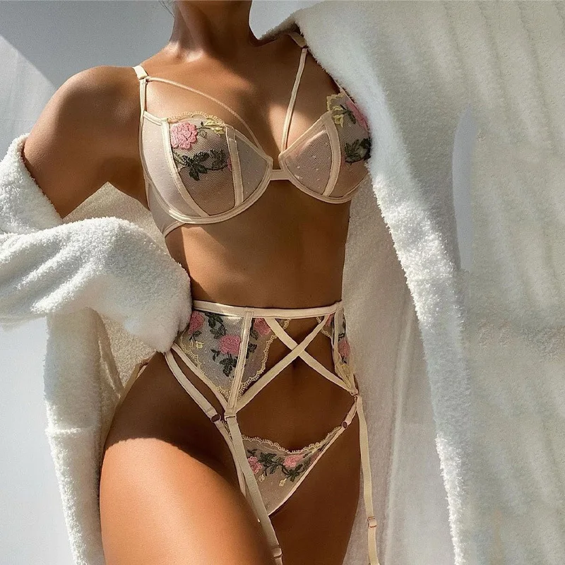 

Floral Embroidered Lace Underwear 3 Pieces of Sexy Underwear Women's Bra and Panty Set Mesh Gathering Bra Underwear Feminina