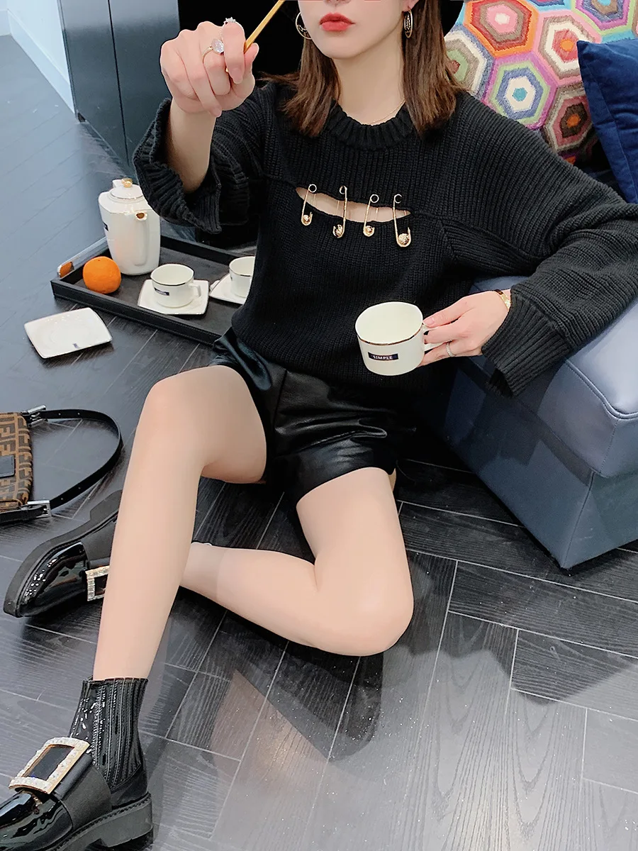 

Early Autumn Street Trend Chest Hollowing with Pin Crew Neck Pullover Sleeve Slit Crew Neck Black Sweater Women 2019