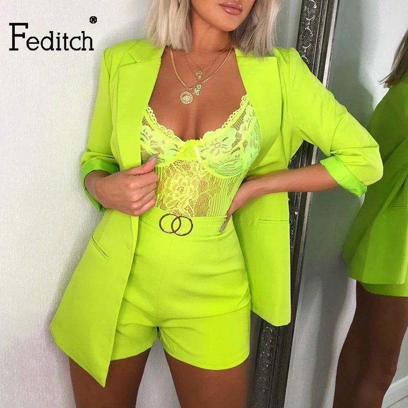 Женский офисный костюм двойка Feditch летний из блейзера и шорт пикантный комплект