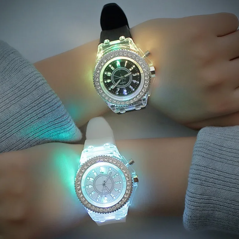 LED Flash Luminous Watches Personality Trends Students Lovers Jellies Woman Men's Watches 7 Colors Light Wrist Watch Hot