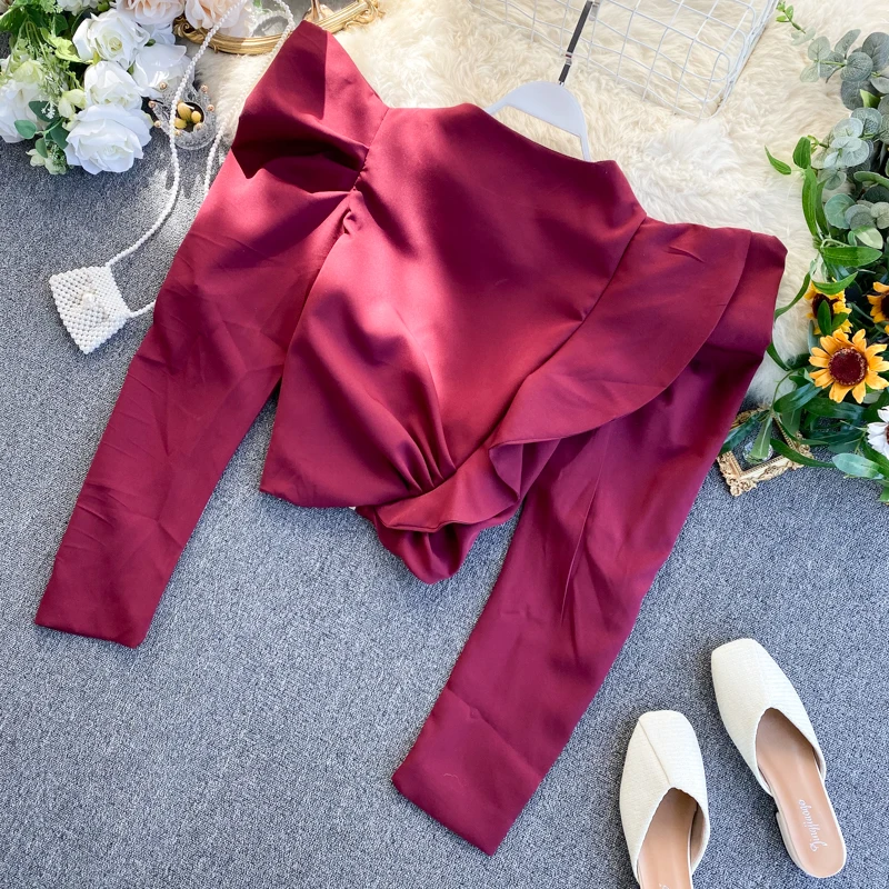 Женская куртка с оборками ALPHALMODA короткая приталенная длинными рукавами на