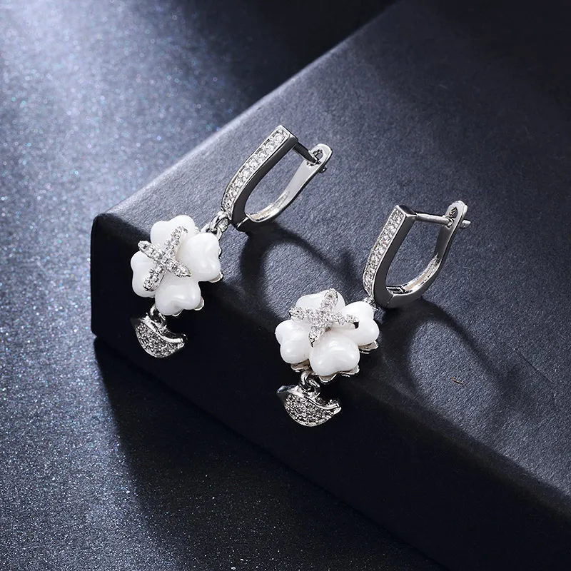 silver white MAIKALE классические штаны с цветочным узором; Форма Керамика Висячие Серьги Ювелирные серьги-кольца с покрытием из цвета: золотистый, серебристый высокое качество серьги для Для женщин для подарков - Окраска металла: silver white