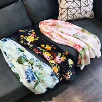 

2020 Luxury Brand Spring Autumn New Style Elegant Scarf Women Printed Fashion Warming Soft Beach Towel chiffon hijab scarves