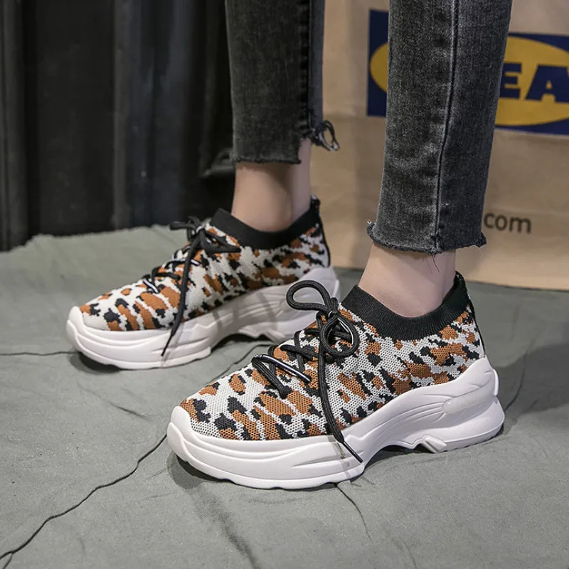 Женские кроссовки на платформе zapatos mujer легкие повседневные с леопардовым