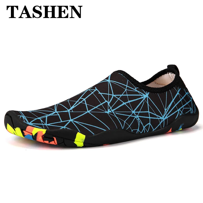 

2019 Summer Cheaper Breathable Outdoors Men Aqua Swimming Footwear Adult Flat Soft Seaside Walking Quick Dry Yoga Beach Shoes